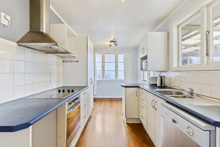 Photo of property in 8 Poto Street, Te Atatu South, Auckland, 0610