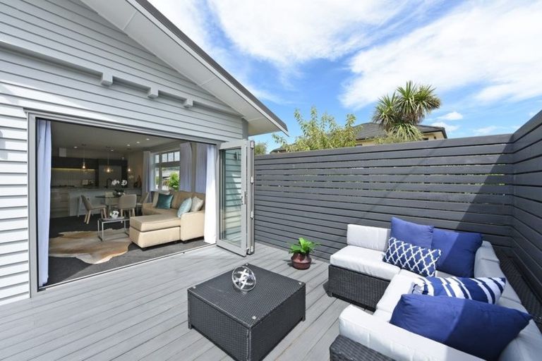 Photo of property in 10f1- Victoria Street, Ebdentown, Upper Hutt, 5018