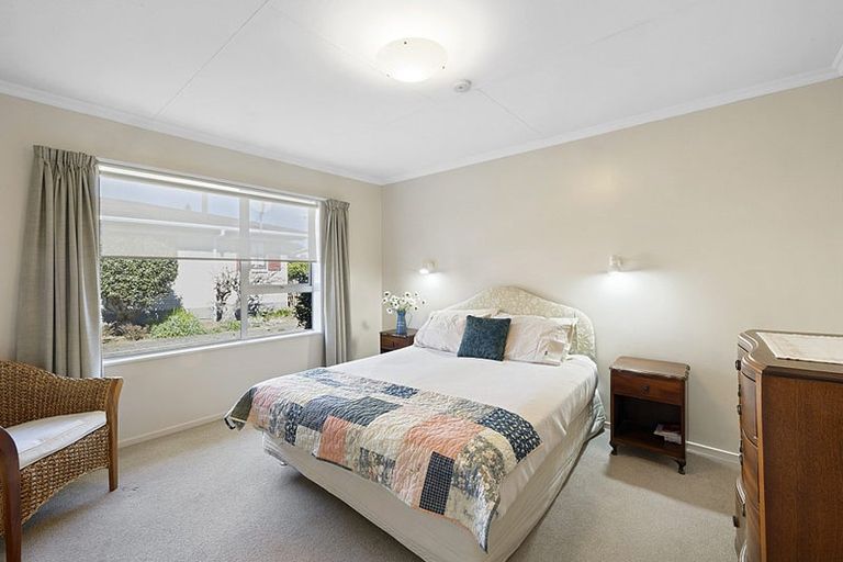 Photo of property in 13 John Guthrie Place, Merrilands, New Plymouth, 4312