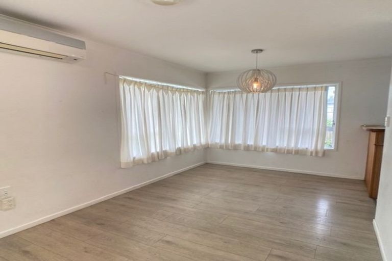 Photo of property in 302 Royal Road, Massey, Auckland, 0614