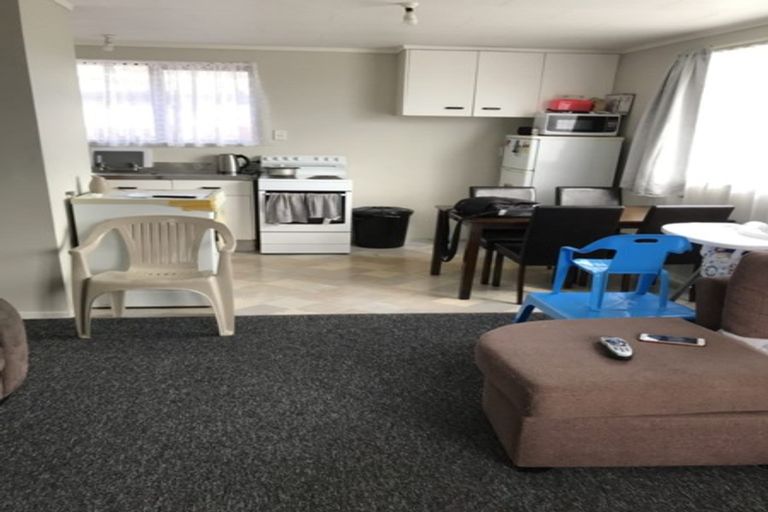 Photo of property in 2/85a Tidal Road, Mangere, Auckland, 2022