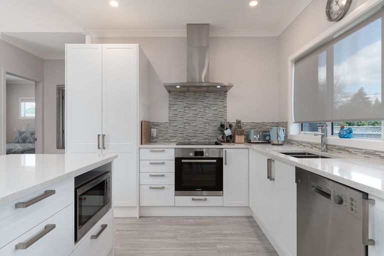 Photo of property in 8 Mahupuku Street, Greytown, 5712