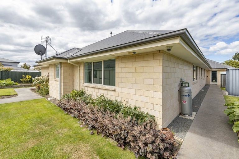 Photo of property in 55 Oakwood Drive, Rangiora, 7400