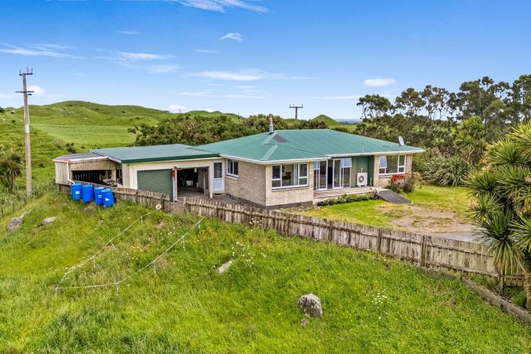 Photo of property in 319 Opourapa Road, Rahotu, Opunake, 4685