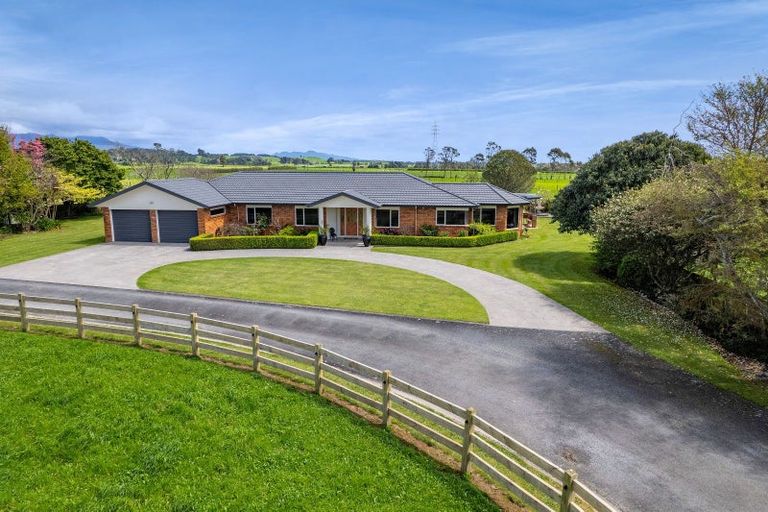 Photo of property in 550 Mountain Road, Lepperton, New Plymouth, 4373