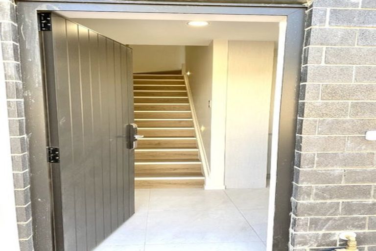 Photo of property in 8/36 Santiago Crescent, Unsworth Heights, Auckland, 0632