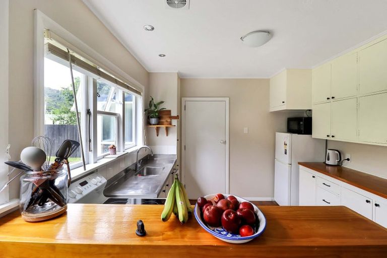 Photo of property in 15 Eldon Grove, Taita, Lower Hutt, 5019