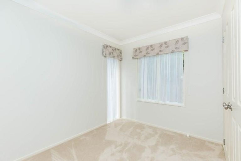 Photo of property in 10 Bejoy Rise, East Tamaki Heights, Auckland, 2016