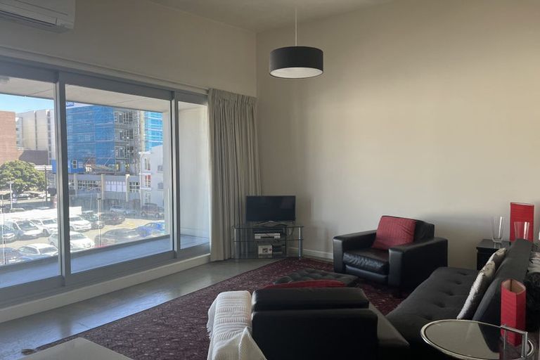 Photo of property in 25u2 Home Street, Mount Victoria, Wellington, 6011