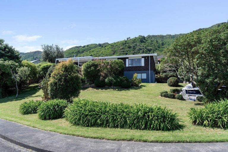 Photo of property in 1 Mohua Street, Waikanae, 5036