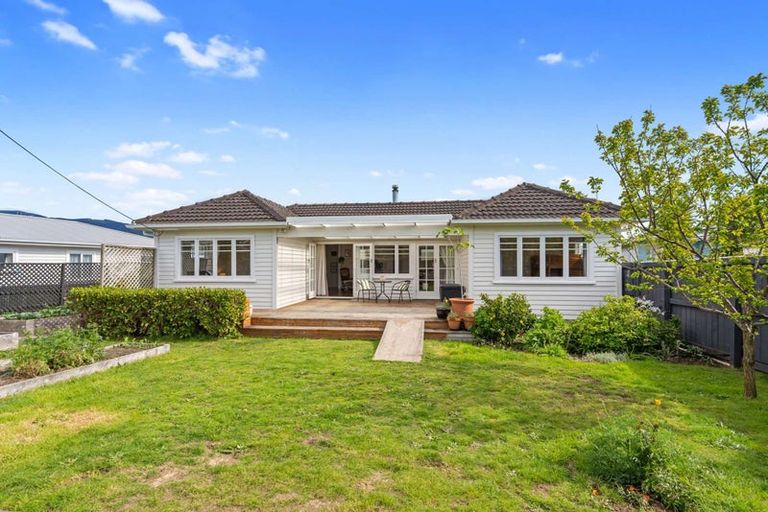 Photo of property in 1/111 Parkers Road, Tahunanui, Nelson, 7011
