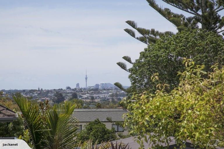 Photo of property in 43a Fairmount Road, Titirangi, Auckland, 0604