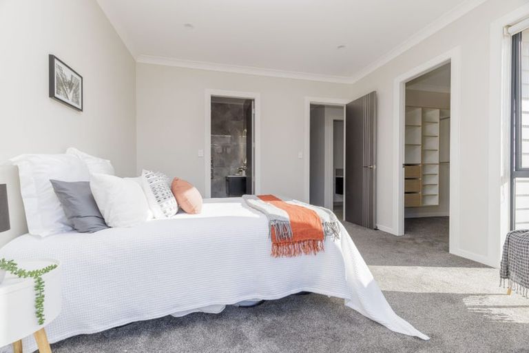 Photo of property in 142 Amesbury Drive, Churton Park, Wellington, 6037