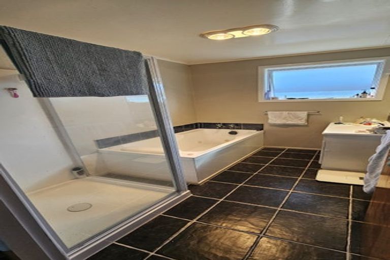 Photo of property in 2 Saxton Road, Upper Vogeltown, New Plymouth, 4310