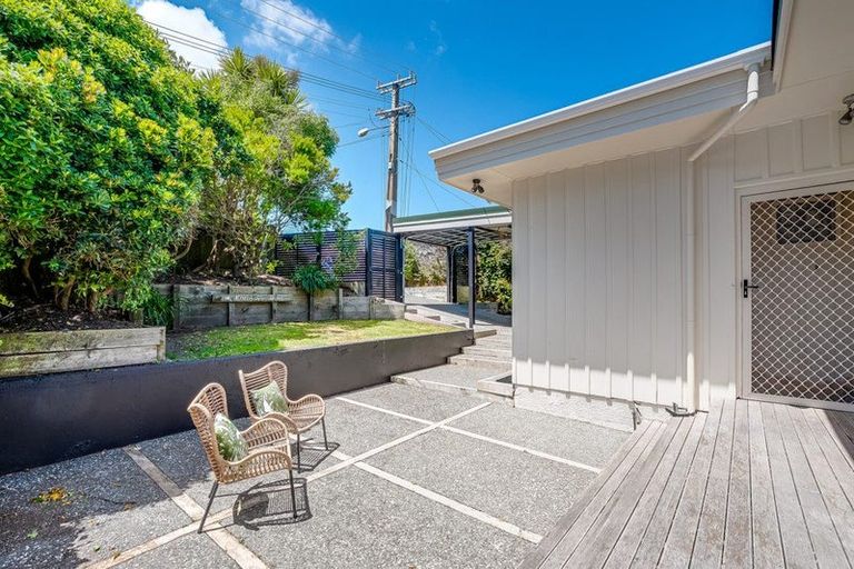 Photo of property in 45 Maungaraki Road, Korokoro, Lower Hutt, 5012