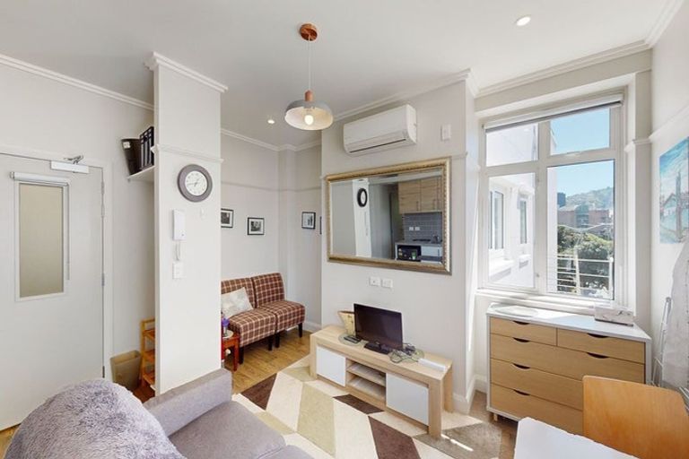 Photo of property in Fountain Court, 48u2 Oriental Parade, Oriental Bay, Wellington, 6011
