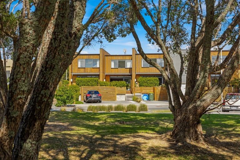 Photo of property in 21 Hudson Bay Road, Hobsonville, Auckland, 0616