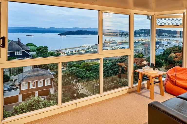 Photo of property in 11 Lower Watt Street, Wadestown, Wellington, 6012