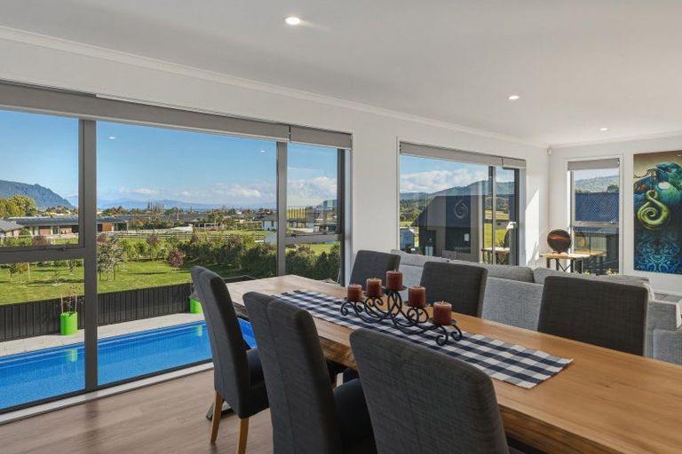 Photo of property in 9 Lancewood Way, Kinloch, Taupo, 3377