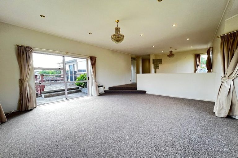 Photo of property in 6 Sandpiper Grove, Unsworth Heights, Auckland, 0632