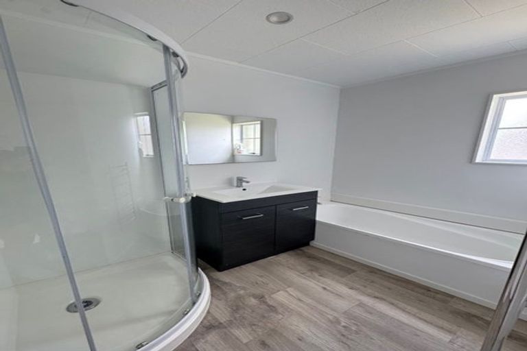 Photo of property in 31 Barbados Drive, Unsworth Heights, Auckland, 0632