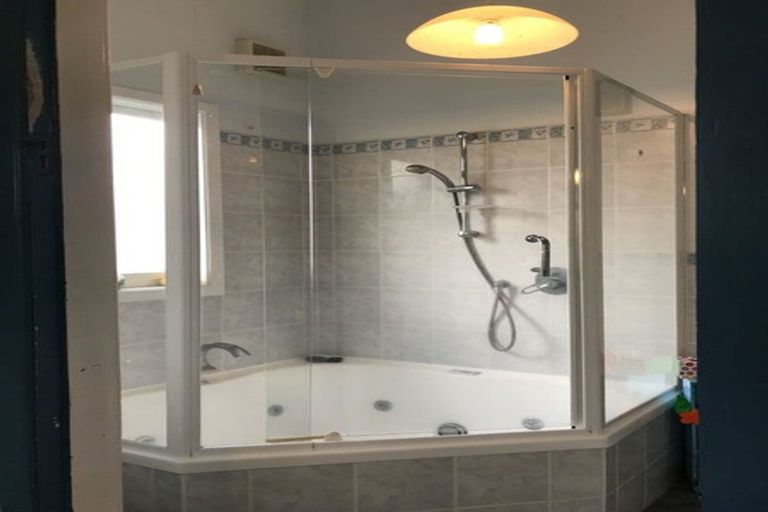 Photo of property in 16 Rimu Street, New Lynn, Auckland, 0600