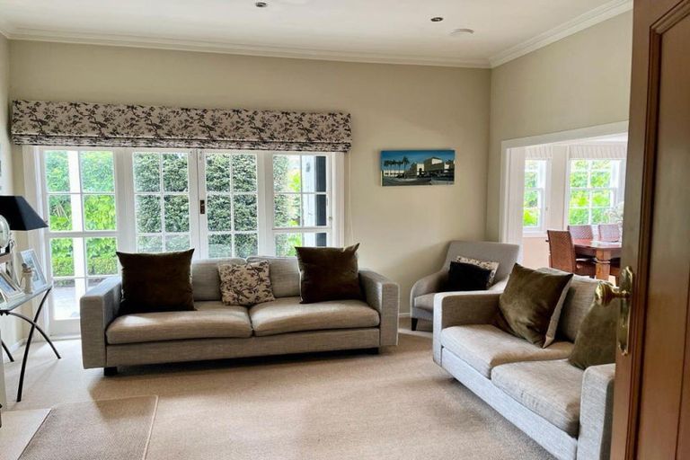 Photo of property in 11 Pendarves Street, New Plymouth, 4310