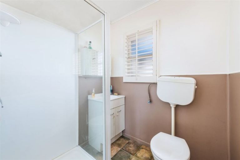 Photo of property in 9 Paton Avenue, Te Atatu South, Auckland, 0610