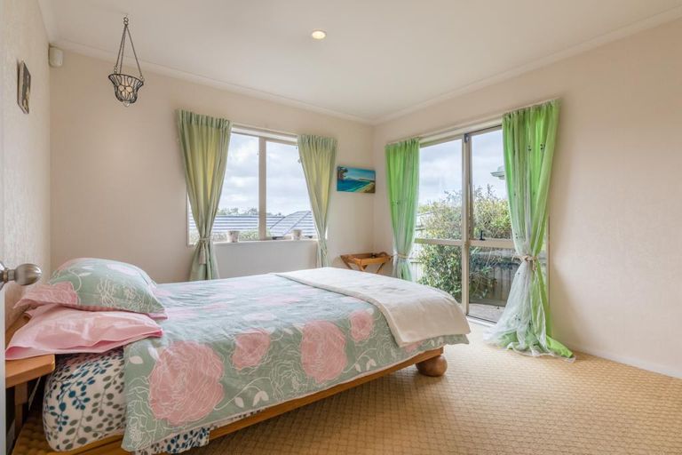 Photo of property in 108n Colwill Road, Massey, Auckland, 0614