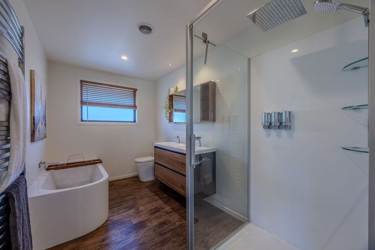 Photo of property in 10 Jack Young Place, Albert Town, Wanaka, 9305