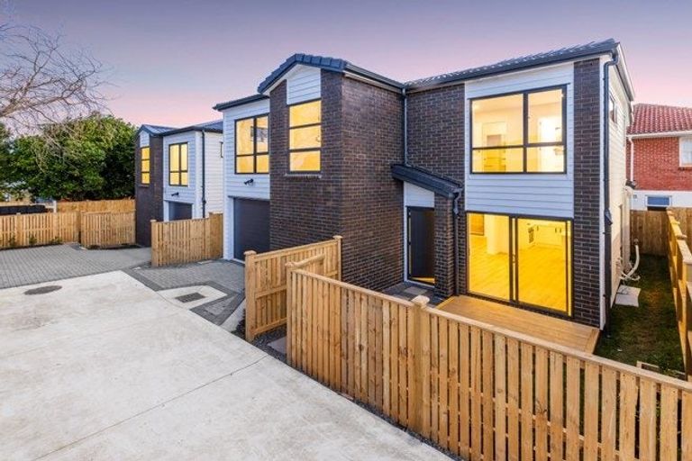 Photo of property in 67 Hutchinsons Road, Bucklands Beach, Auckland, 2014