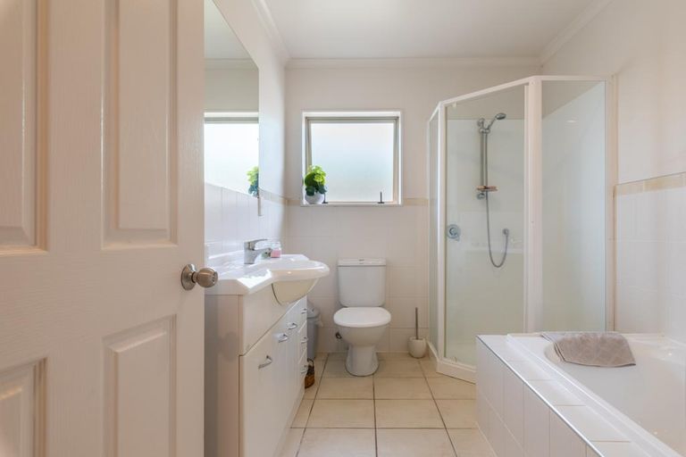 Photo of property in 108n Colwill Road, Massey, Auckland, 0614