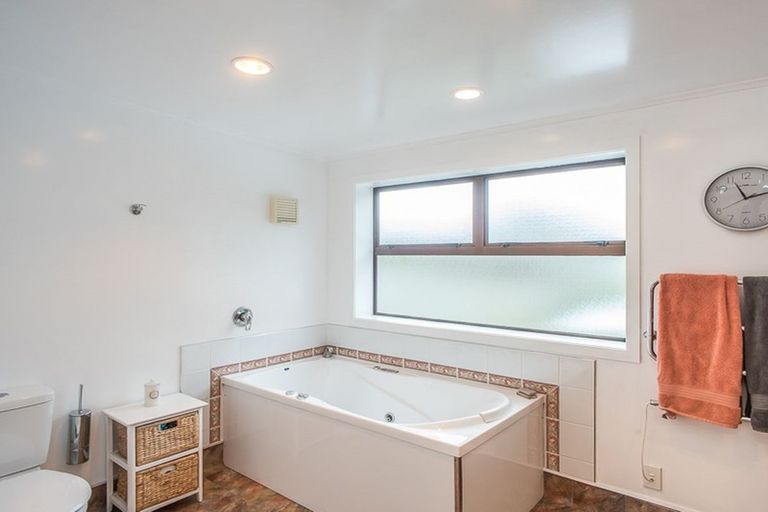 Photo of property in 82 Martin Road, Paraparaumu Beach, Paraparaumu, 5032