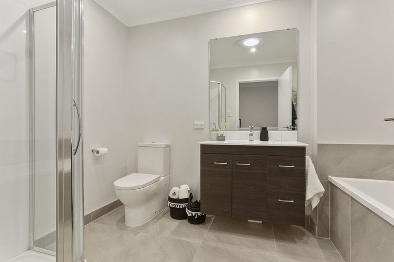 Photo of property in 7 Sacred Kingfisher Road, Hobsonville, Auckland, 0616