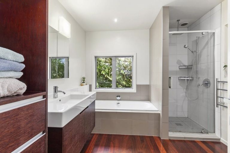 Photo of property in 142 Townsend Road, Miramar, Wellington, 6022