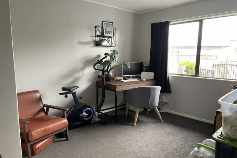 Photo of property in 4 Colonial Place, Kelvin Grove, Palmerston North, 4414