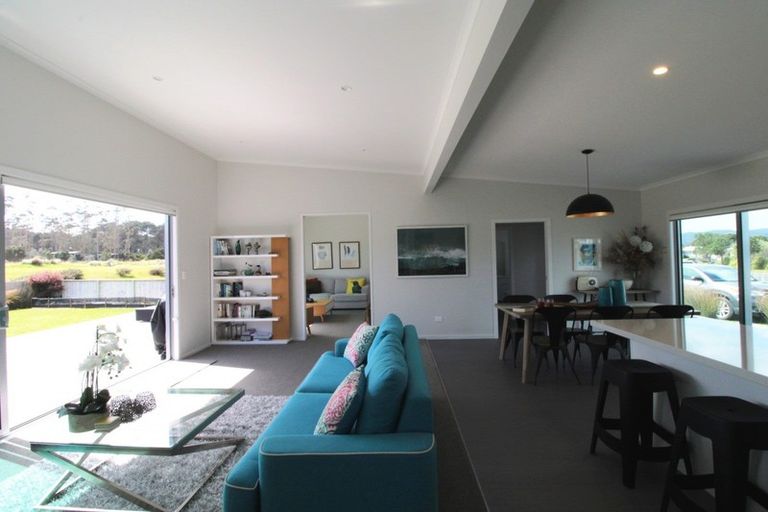 Photo of property in 136 Kelly Jade Avenue, Matarangi, Whitianga, 3592