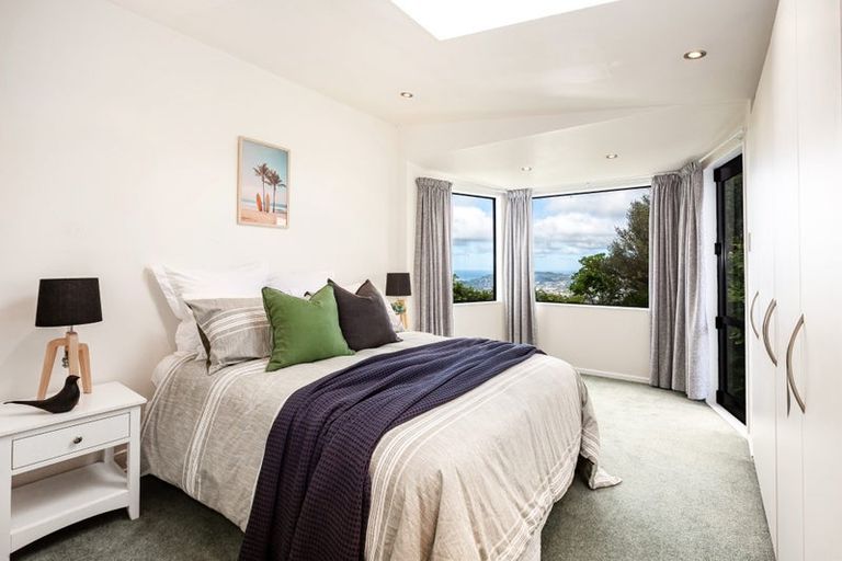 Photo of property in 4 Flint Way, Northland, Wellington, 6012