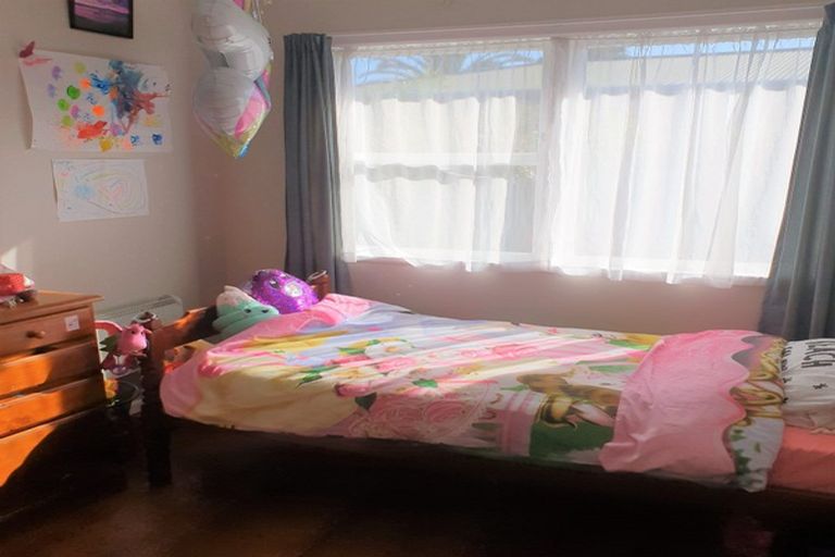 Photo of property in 10 Valley Road, Waiuku, 2123