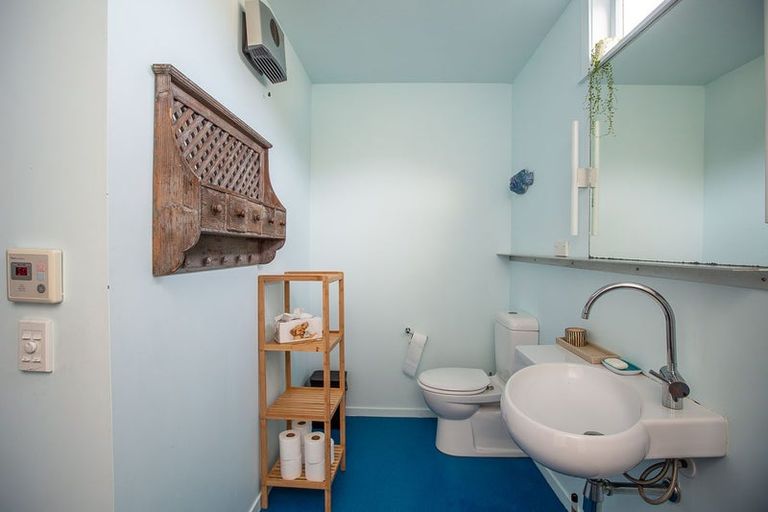 Photo of property in 174 Queens Drive, Lyall Bay, Wellington, 6022