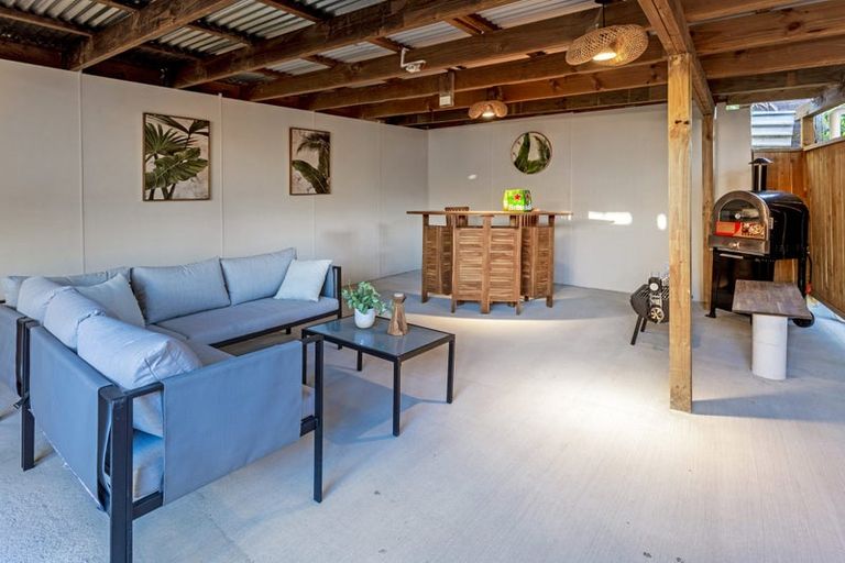 Photo of property in 43 Valley View Road, Glenfield, Auckland, 0629