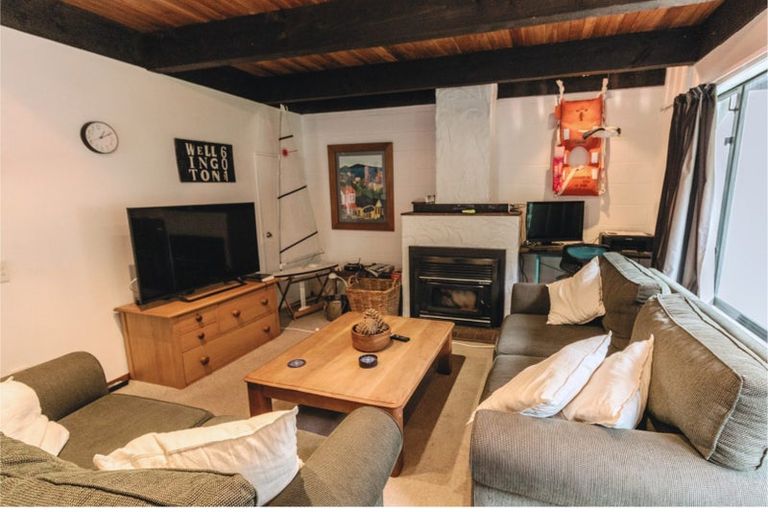 Photo of property in 2a Pitoitoi Road, Days Bay, Lower Hutt, 5013