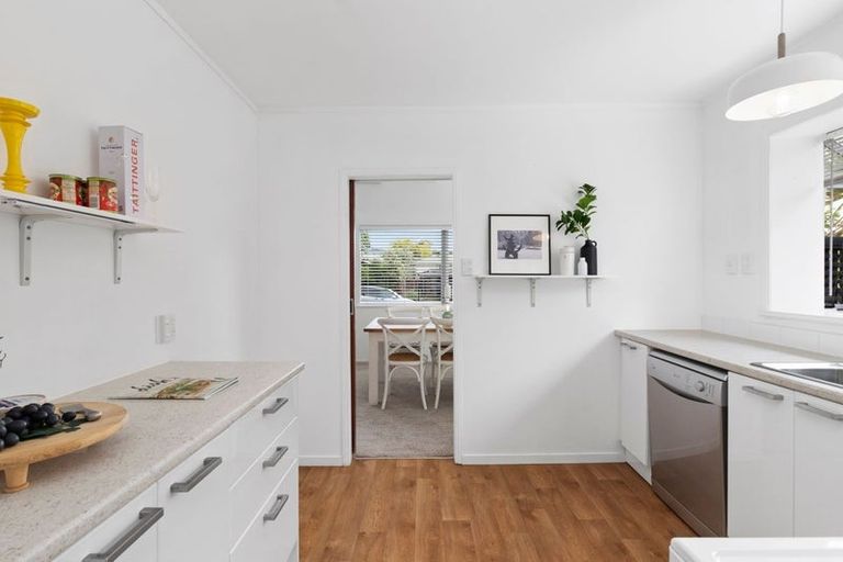 Photo of property in 26 Beechdale Crescent, Pakuranga Heights, Auckland, 2010