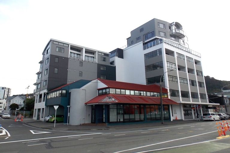 Photo of property in Endeavour Apartments, 23/125u Thorndon Quay, Pipitea, Wellington, 6011