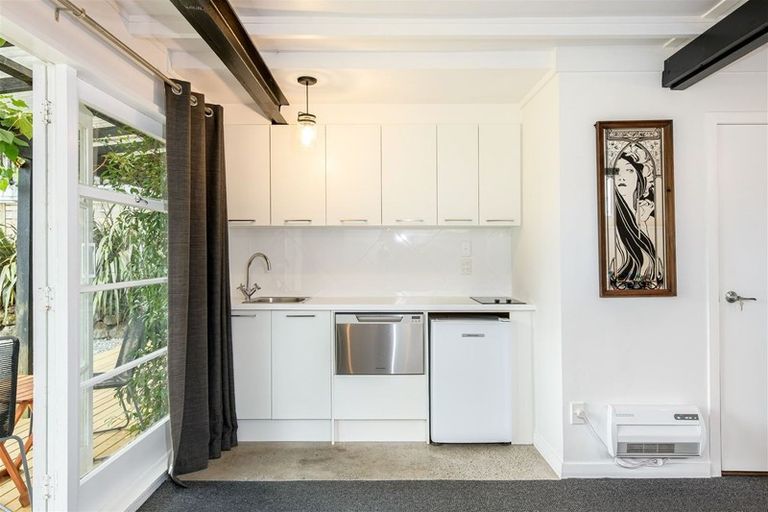 Photo of property in 18 Kamara Road, Glen Eden, Auckland, 0602