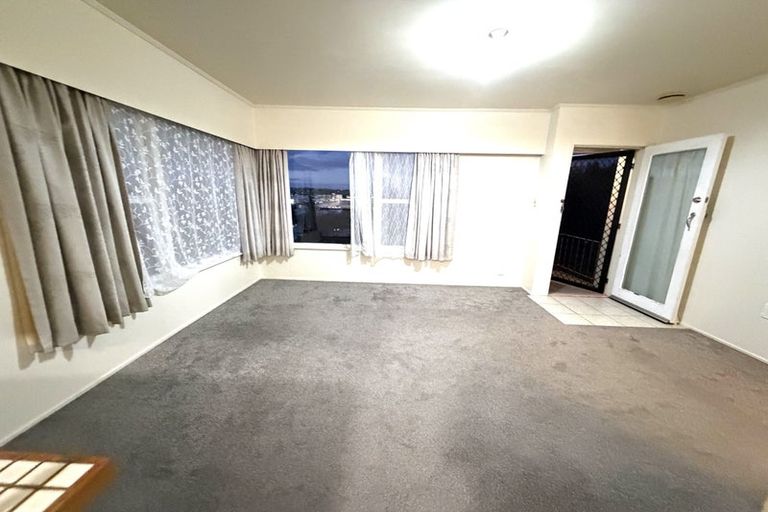 Photo of property in 2/3 Cheryl Place, Hillcrest, Auckland, 0627