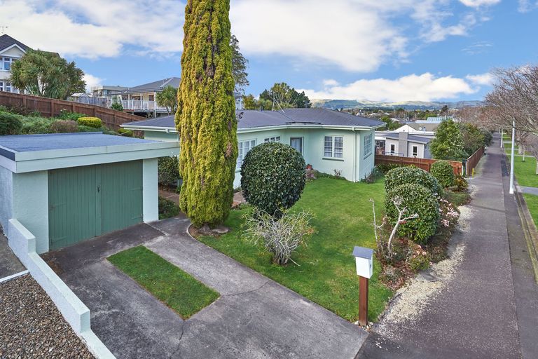 Photo of property in 34 Rainforth Street, Roslyn, Palmerston North, 4414