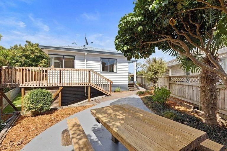 Photo of property in 25 Lucerne Place, Welcome Bay, Tauranga, 3112