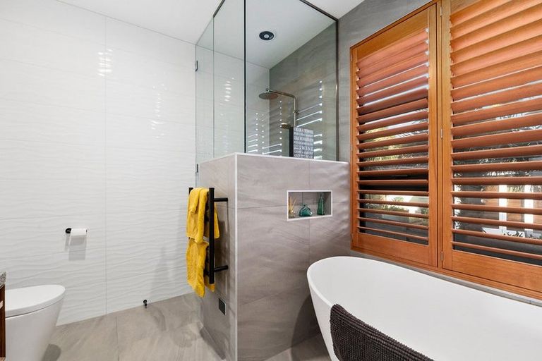 Photo of property in 14 Hamblyn Street, Strandon, New Plymouth, 4312
