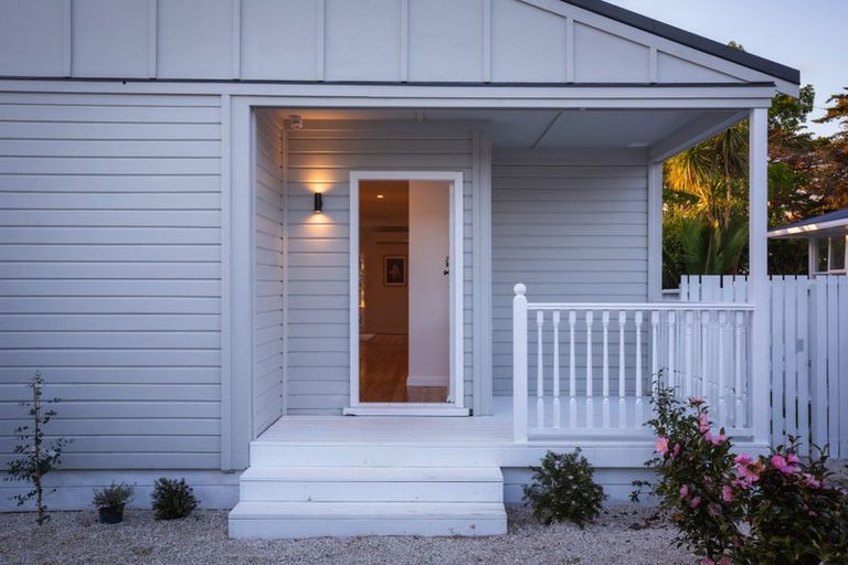 Photo of property in 26b Clinton Avenue, Te Atatu Peninsula, Auckland, 0610